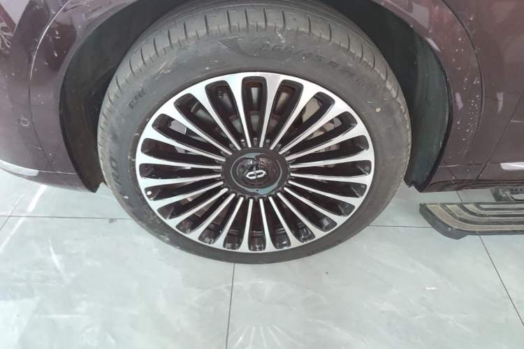 Used Hima AITO M9 2025 Extended-Range Ultra Version 52 kWh 6-Seater Left Front Wheel Hub