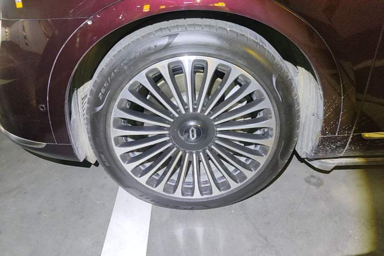 Used Hima AITO M9 2025 Extended-Range Ultra Version 52 kWh 6-Seater Left Front Wheel Hub
