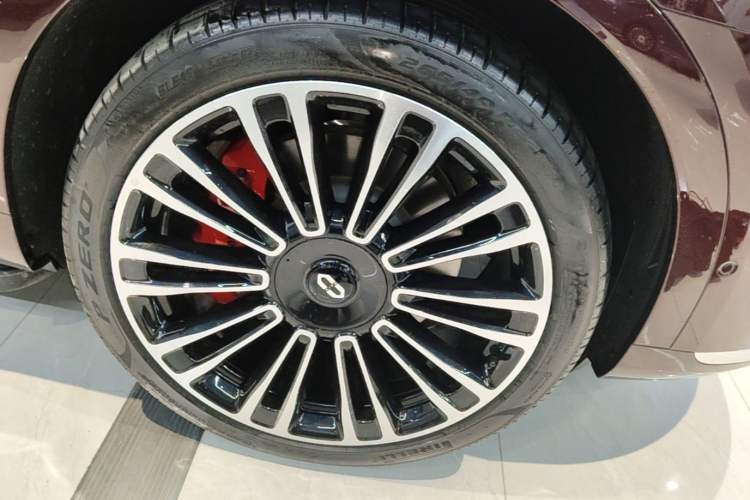 Used Hima AITO M9 2025 Extended-Range Ultra Version 52 kWh 5-Seater Edition Left Front Wheel Hub