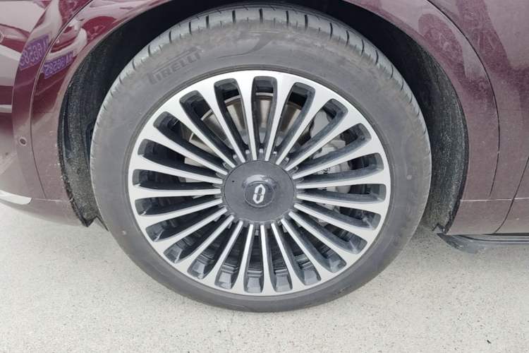 Used Hima AITO M9 2025 Extended-Range Ultra Version 52 kWh 6-Seater Left Front Wheel Hub