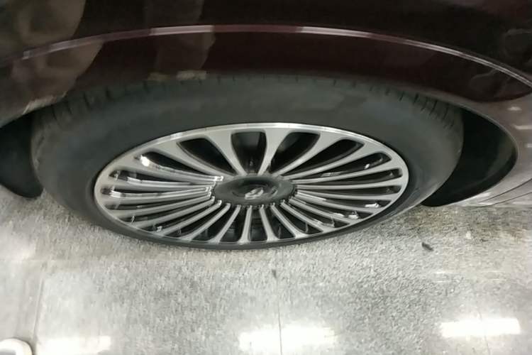 Used Hima AITO M9 2025 Extended-Range Ultra Version 52 kWh 6-Seater Left Front Wheel Hub