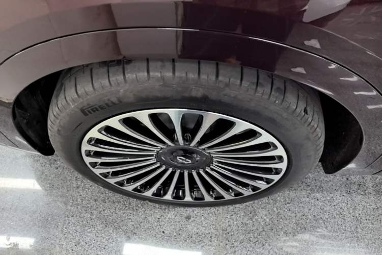 Used Hima AITO M9 2025 Extended-Range Ultra Version 52 kWh 6-Seater Left Front Wheel Hub