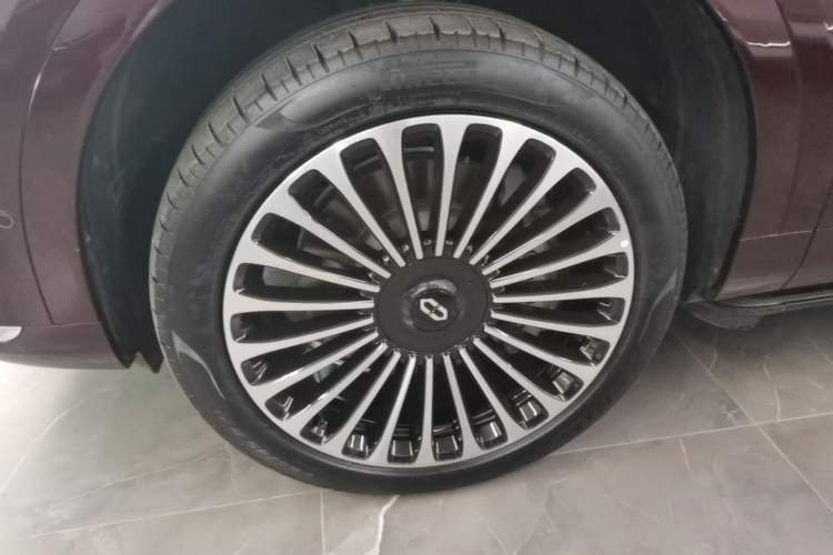 Used Hima AITO M9 2025 Extended-Range Ultra Version 52 kWh 6-Seater Left Front Wheel Hub
