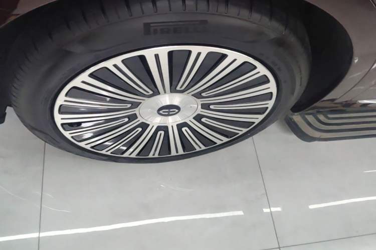 Used Hima AITO M9 2025 Pure Electric Ultra Version 100 kWh 6-Seater Model Left Front Wheel Hub