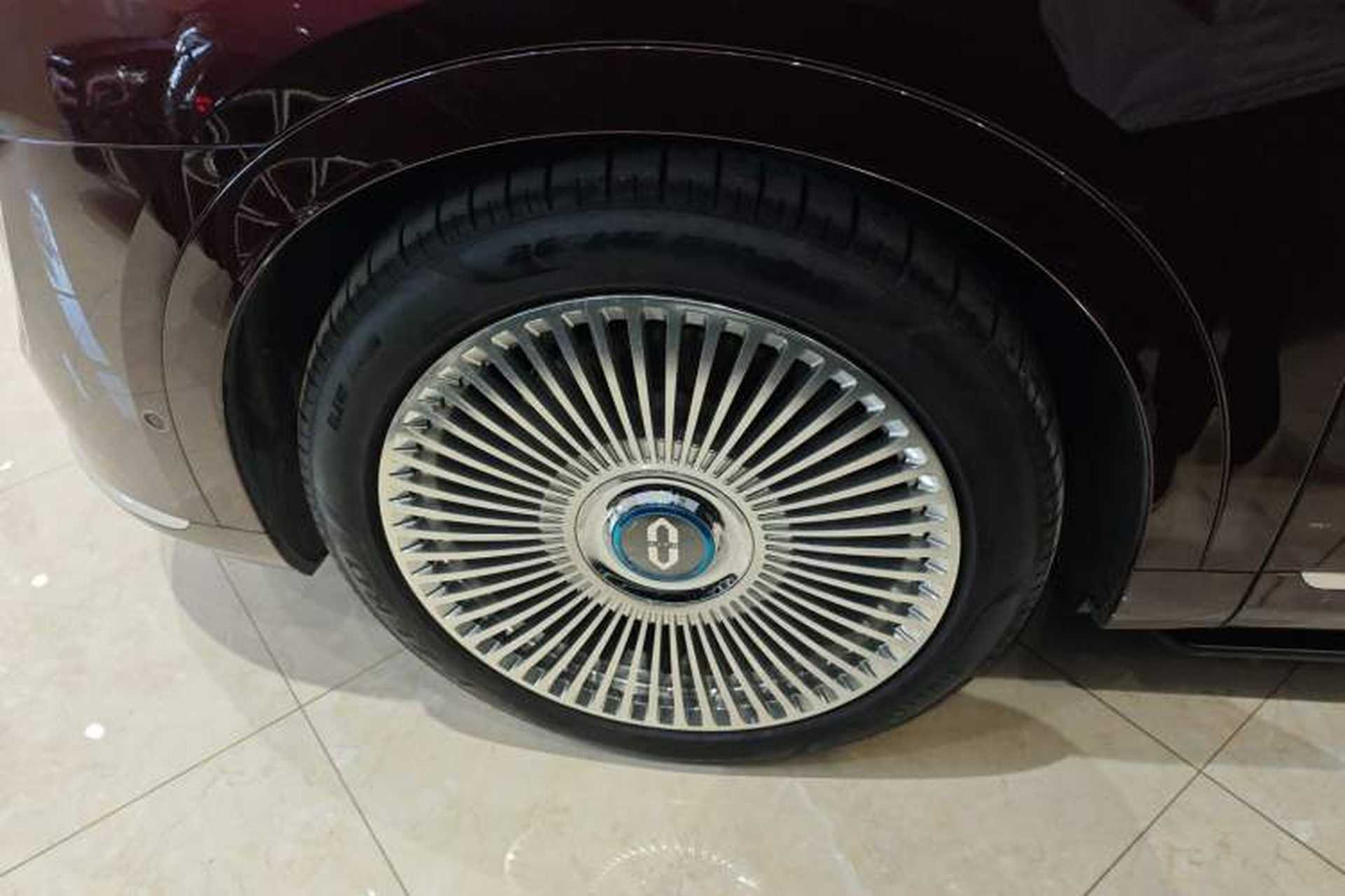 Used Hima AITO M9 2025 Extended-Range Ultra Version 52 kWh 5-Seater Edition Left Front Wheel Hub