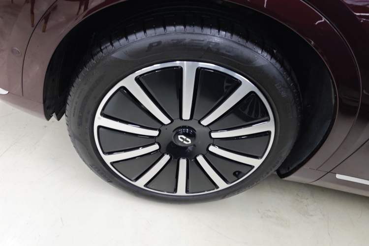 Used Hima AITO M9 2025 Extended-Range Ultra Version 52 kWh 6-Seater Left Front Wheel Hub