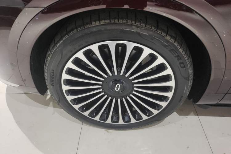 Used Hima AITO M9 2025 Extended-Range Ultra Version 52 kWh 6-Seater Left Front Wheel Hub