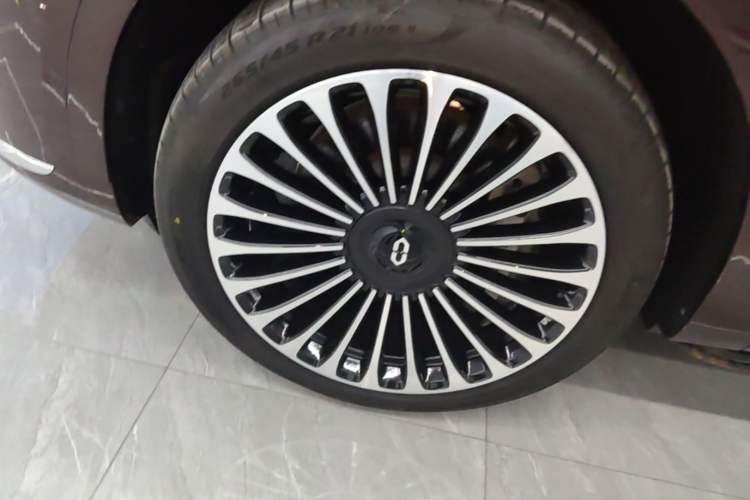 Used Hima AITO M9 2025 Extended-Range Ultra Version 52 kWh 6-Seater Left Front Wheel Hub