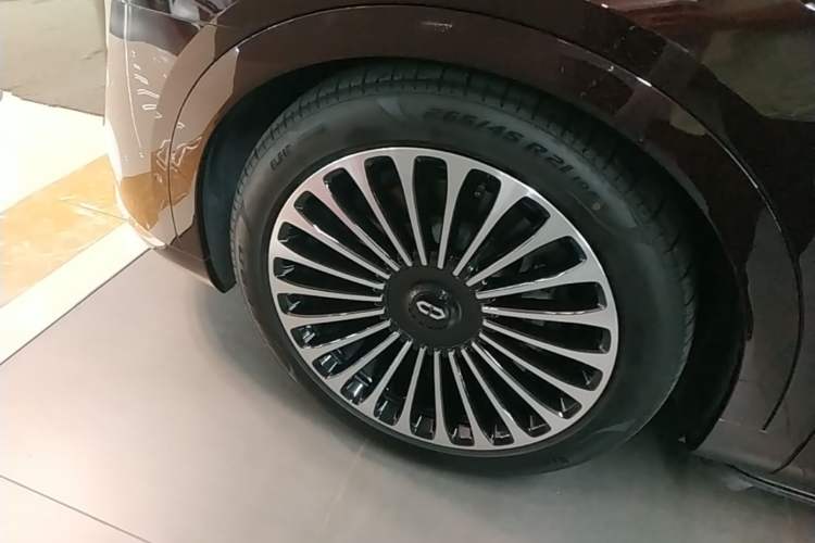 Used Hima AITO M9 2025 Extended-Range Ultra Version 52 kWh 6-Seater Left Front Wheel Hub
