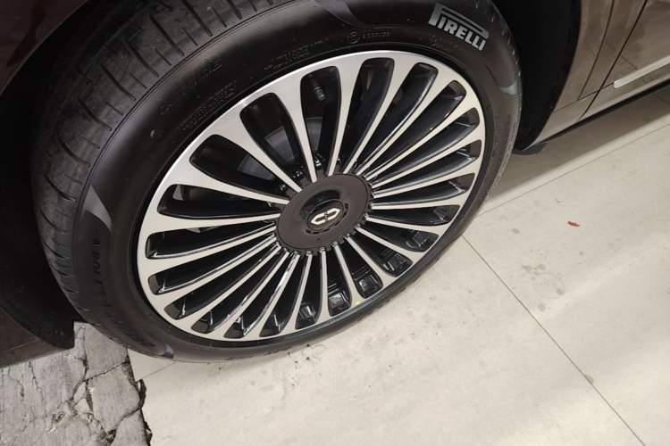 Used Hima AITO M9 2025 All-Electric Ultra Version 100 kWh 5-Seater Model Left Front Wheel Hub