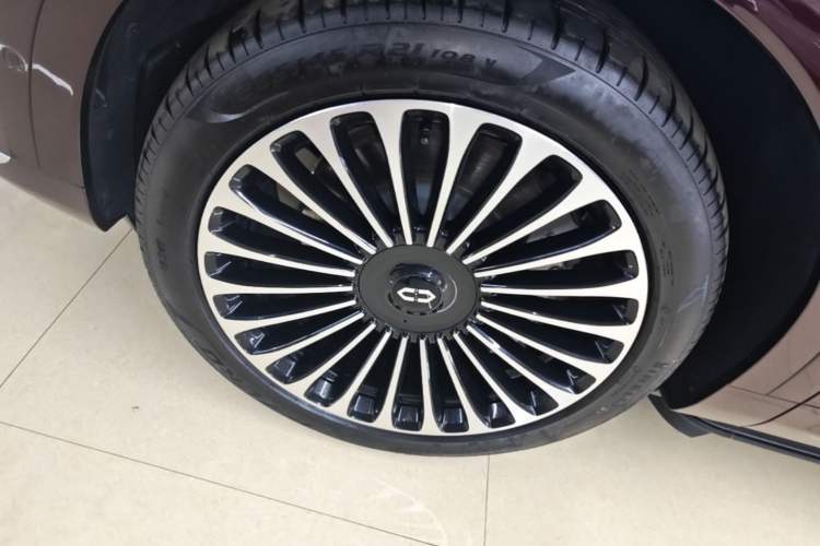 Used Hima AITO M9 2025 Extended-Range Ultra Version 52 kWh 5-Seater Edition Left Front Wheel Hub