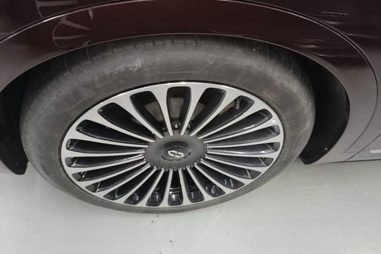 Used Hima AITO M9 2025 Extended-Range Ultra Version 52 kWh 5-Seater Edition Left Front Wheel Hub