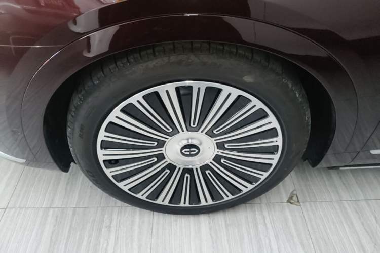 Used Hima AITO M9 2025 Extended-Range Max Version 52 kWh 6-Seater Edition Left Front Wheel Hub