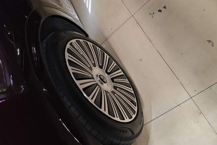 Used Hima AITO M9 2025 Extended-Range Ultra Version 52 kWh 6-Seater Left Front Wheel Hub