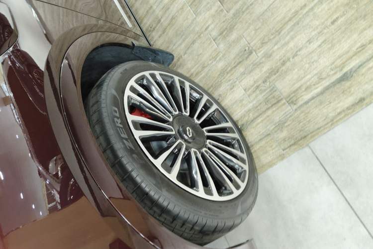 Used Hima AITO M9 2025 Extended-Range Ultra Version 52 kWh 6-Seater Left Front Wheel Hub