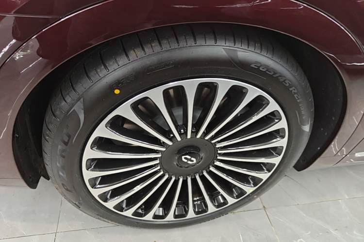Used Hima AITO M9 2025 Extended-Range Ultra Version 52 kWh 6-Seater Left Front Wheel Hub
