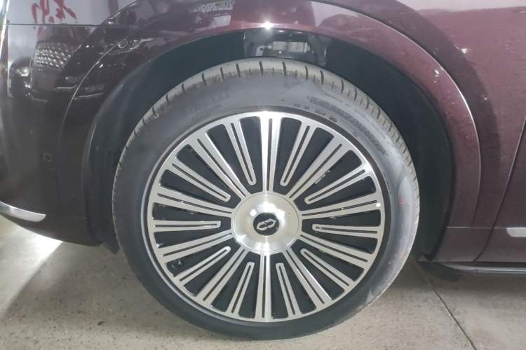 Used Hima AITO M9 2025 Extended-Range Ultra Version 52 kWh 6-Seater Left Front Wheel Hub