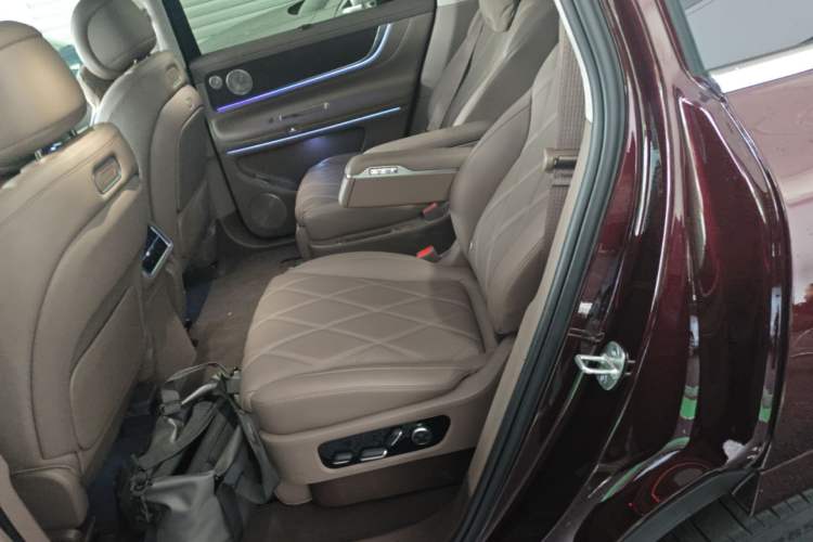 Used Hima AITO M9 2025 Extended-Range Ultra Version 52 kWh 6-Seater Left Rear Seat