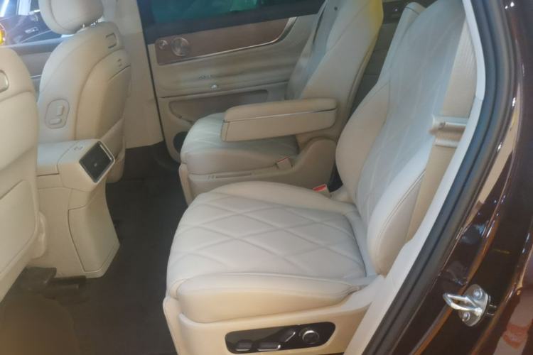 Used Hima AITO M9 2025 Extended-Range Ultra Version 52 kWh 6-Seater Left Rear Seat