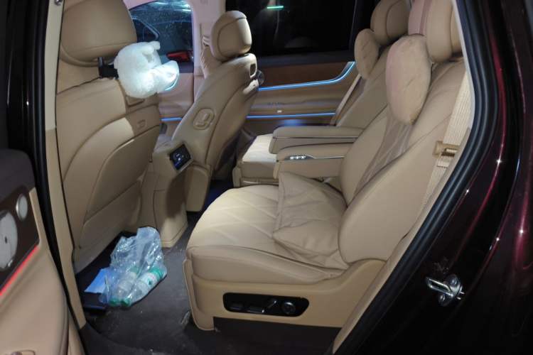 Used Hima AITO M9 2025 Extended-Range Ultra Version 52 kWh 6-Seater Left Rear Seat