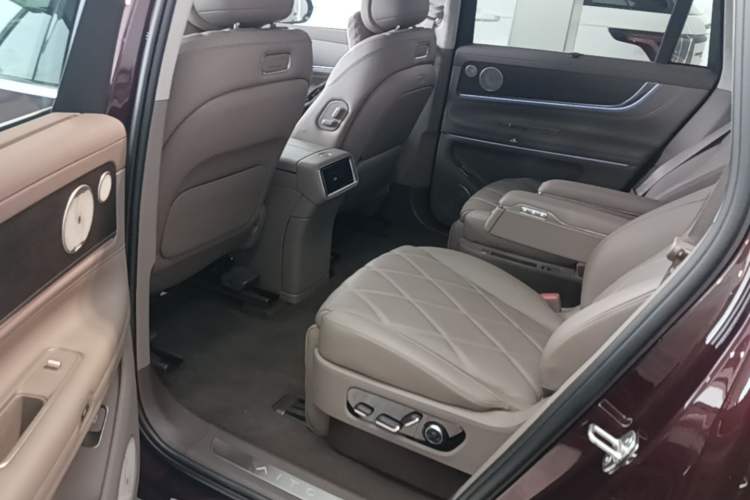 Used Hima AITO M9 2025 Extended-Range Ultra Version 52 kWh 6-Seater Left Rear Seat
