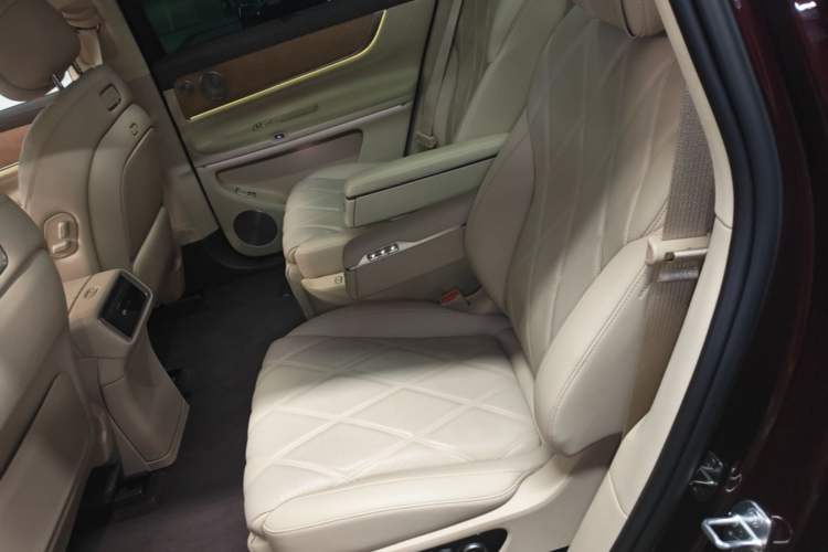 Used Hima AITO M9 2025 Extended-Range Ultra Version 52 kWh 6-Seater Left Rear Seat