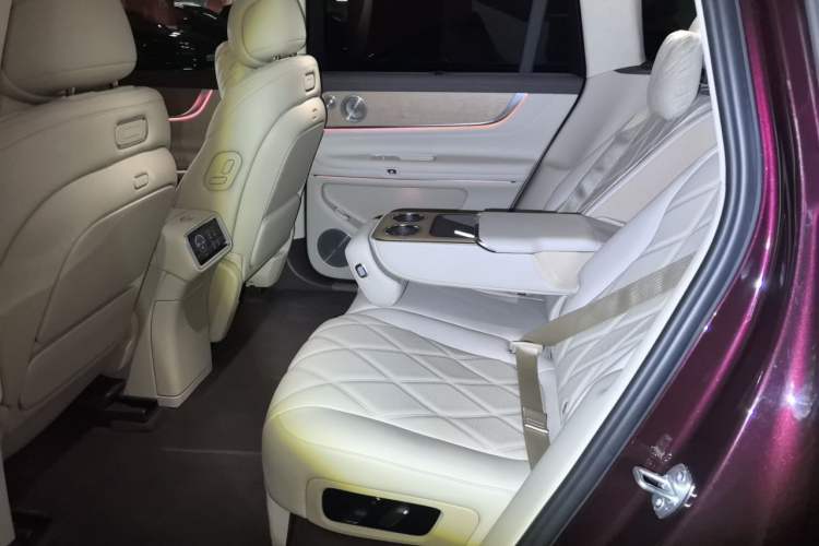 Used Hima AITO M9 2025 Extended-Range Max Version 52 kWh 5-Seater Edition Left Rear Seat