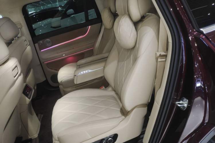 Used Hima AITO M9 2025 Extended-Range Ultra Version 52 kWh 6-Seater Left Rear Seat