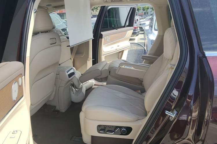 Used Hima AITO M9 2025 Extended-Range Ultra Version 52 kWh 6-Seater Left Rear Seat