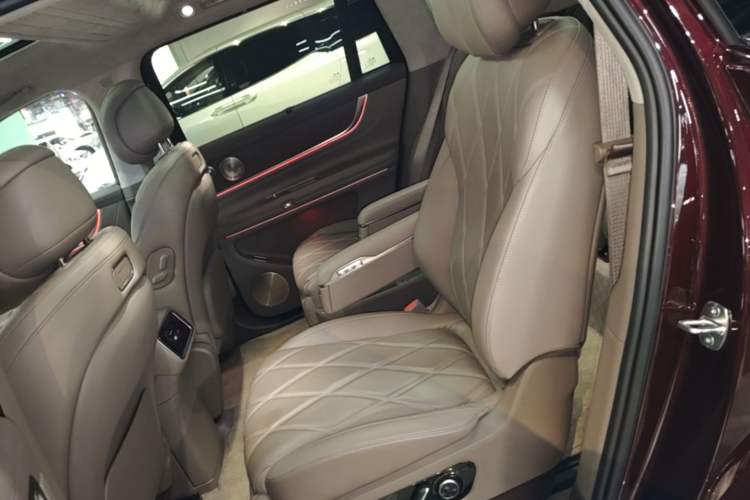 Used Hima AITO M9 2025 Extended-Range Ultra Version 52 kWh 6-Seater Left Rear Seat