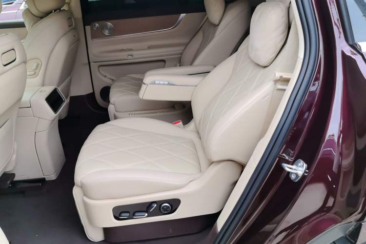 Used Hima AITO M9 2025 Extended-Range Ultra Version 52 kWh 6-Seater Left Rear Seat