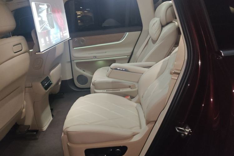 Used Hima AITO M9 2025 Extended-Range Ultra Version 52 kWh 6-Seater Left Rear Seat
