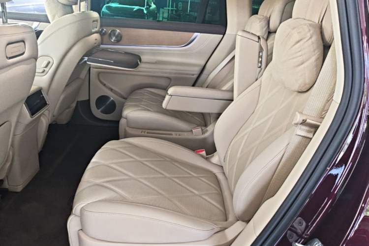 Used Hima AITO M9 2025 Extended-Range Ultra Version 52 kWh 6-Seater Left Rear Seat
