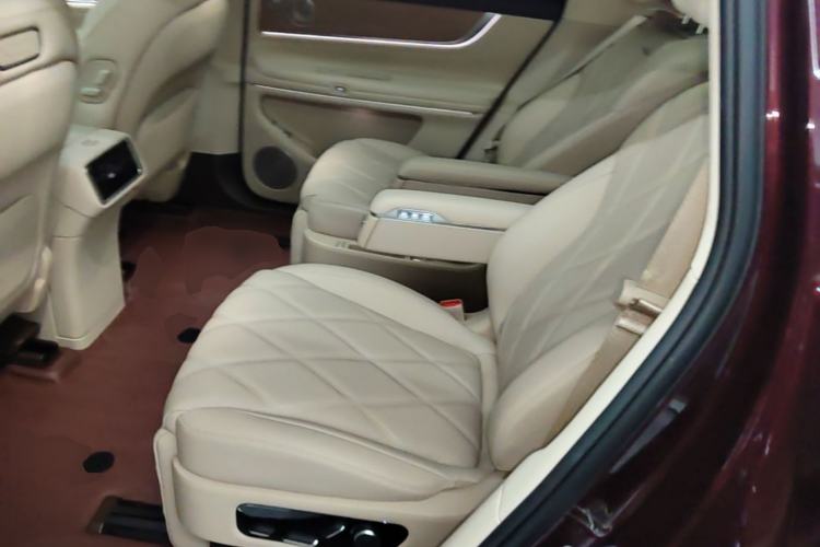 Used Hima AITO M9 2025 Extended-Range Ultra Version 52 kWh 6-Seater Left Rear Seat