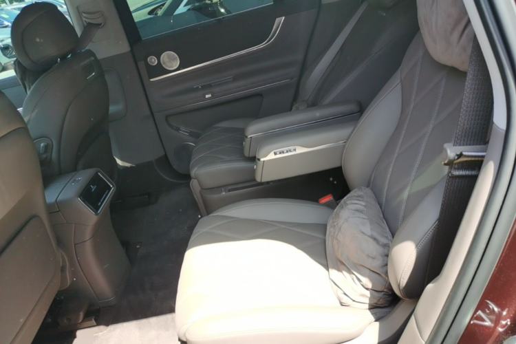 Used Hima AITO M9 2025 Extended-Range Ultra Version 52 kWh 6-Seater Left Rear Seat