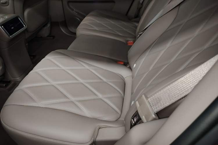 Used Hima AITO M9 2025 All-Electric Ultra Version 100 kWh 5-Seater Model Left Rear Seat