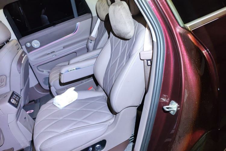 Used Hima AITO M9 2025 Extended-Range Ultra Version 52 kWh 6-Seater Left Rear Seat
