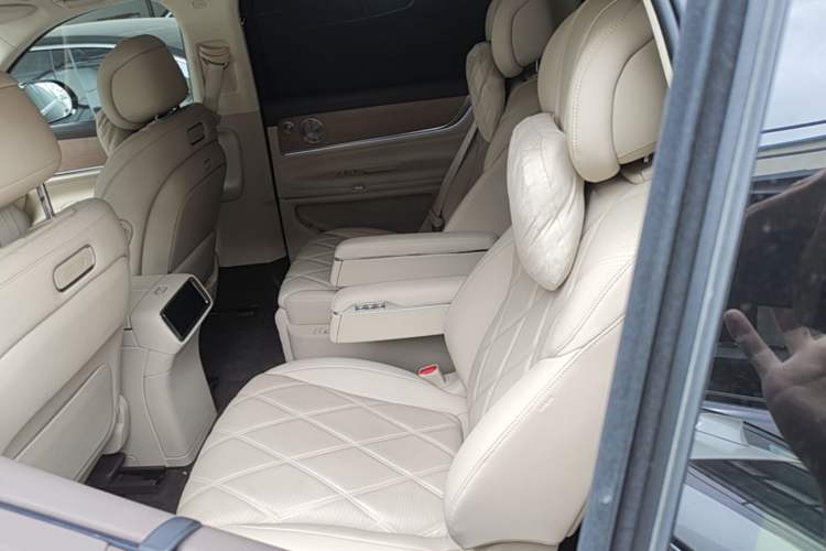 Used Hima AITO M9 2025 Extended-Range Ultra Version 52 kWh 6-Seater Left Rear Seat