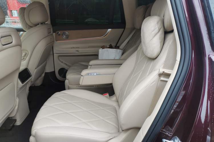 Used Hima AITO M9 2025 Extended-Range Ultra Version 52 kWh 6-Seater Left Rear Seat