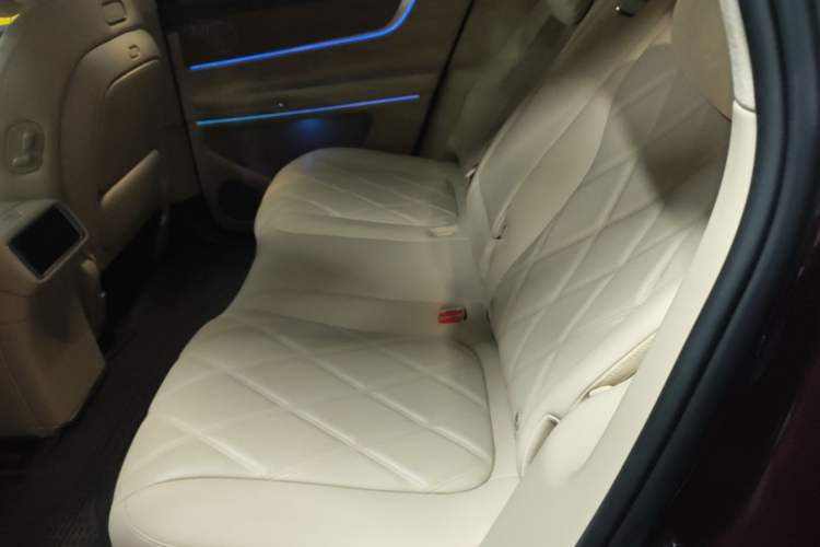 Used Hima AITO M9 2025 Extended-Range Max Version 52 kWh 5-Seater Edition Left Rear Seat