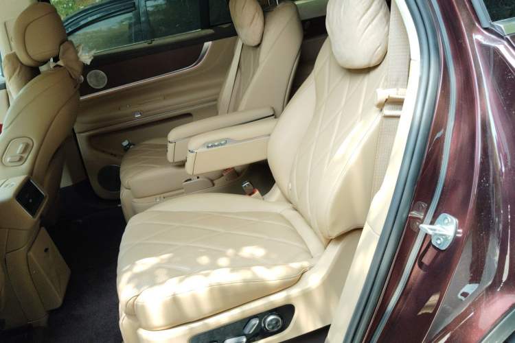 Used Hima AITO M9 2025 Extended-Range Ultra Version 52 kWh 6-Seater Left Rear Seat