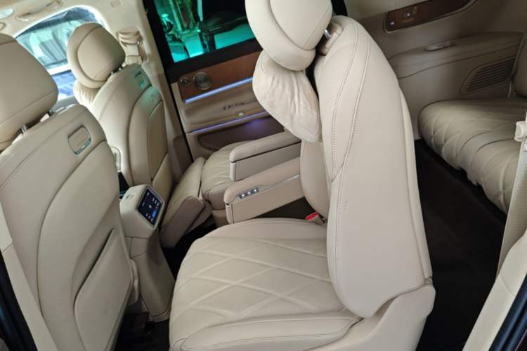 Used Hima AITO M9 2025 Extended-Range Ultra Version 52 kWh 6-Seater Left Rear Seat