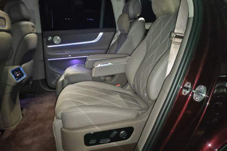 Used Hima AITO M9 2025 Extended-Range Ultra Version 52 kWh 6-Seater Left Rear Seat