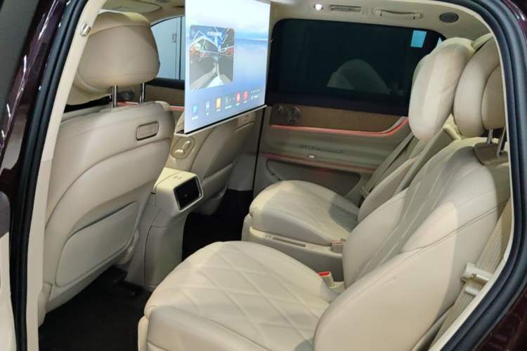 Used Hima AITO M9 2025 Extended-Range Ultra Version 52 kWh 6-Seater Left Rear Seat