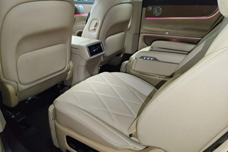 Used Hima AITO M9 2025 Extended-Range Ultra Version 52 kWh 6-Seater Left Rear Seat