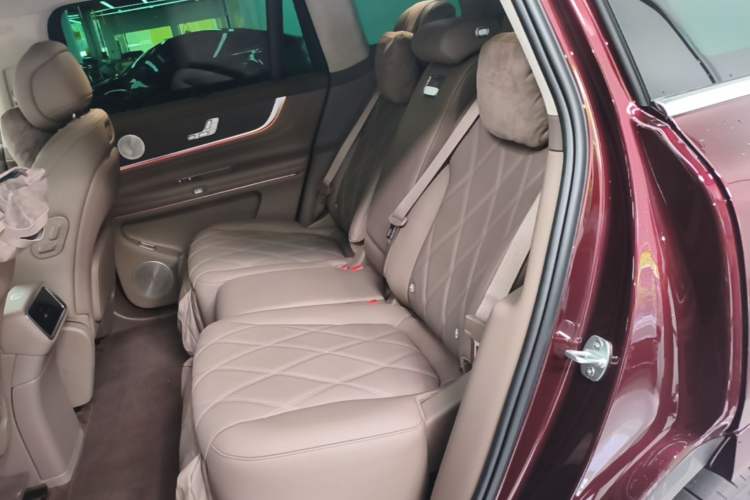 Used Hima AITO M9 2025 All-Electric Ultra Version 100 kWh 5-Seater Model Left Rear Seat