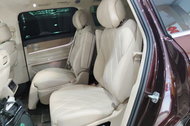 Used Hima AITO M9 2025 Extended-Range Ultra Version 52 kWh 6-Seater Left Rear Seat