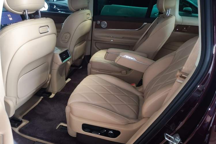 Used Hima AITO M9 2025 Extended-Range Ultra Version 52 kWh 6-Seater Left Rear Seat