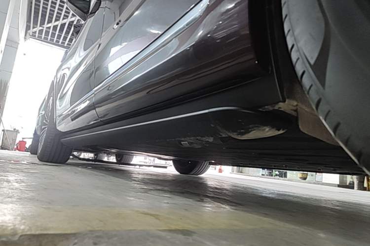 Used Hima AITO M9 2025 Extended-Range Ultra Version 52 kWh 6-Seater Left Side Sill