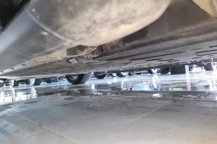 Used Hima AITO M9 2025 Extended-Range Ultra Version 52 kWh 6-Seater Left Side Sill
